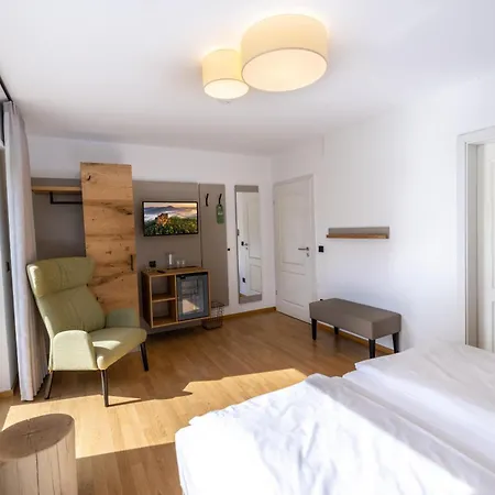 Haus Am Weinberg Bed & Breakfast
